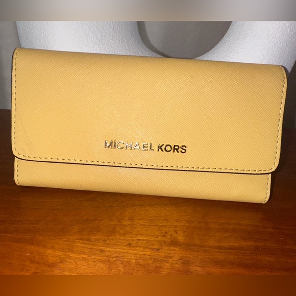 ✨ Michael Kors Saffiano Leather Continental Wallet Soft Yellow 💛, PRISTINE ✨ - Picture 1 of 15